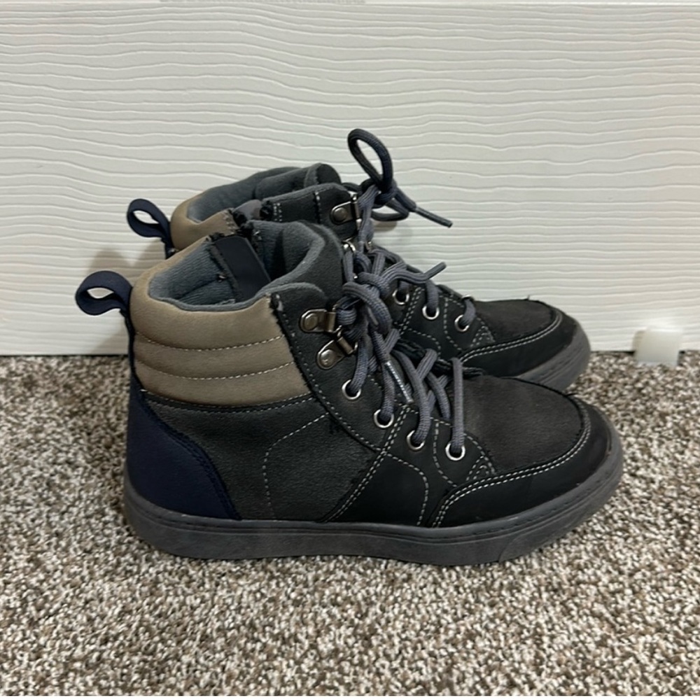 Art class boys boots size 1 black navy tan